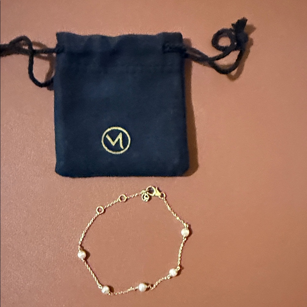 mejuri Gold and Pearl Bracelet